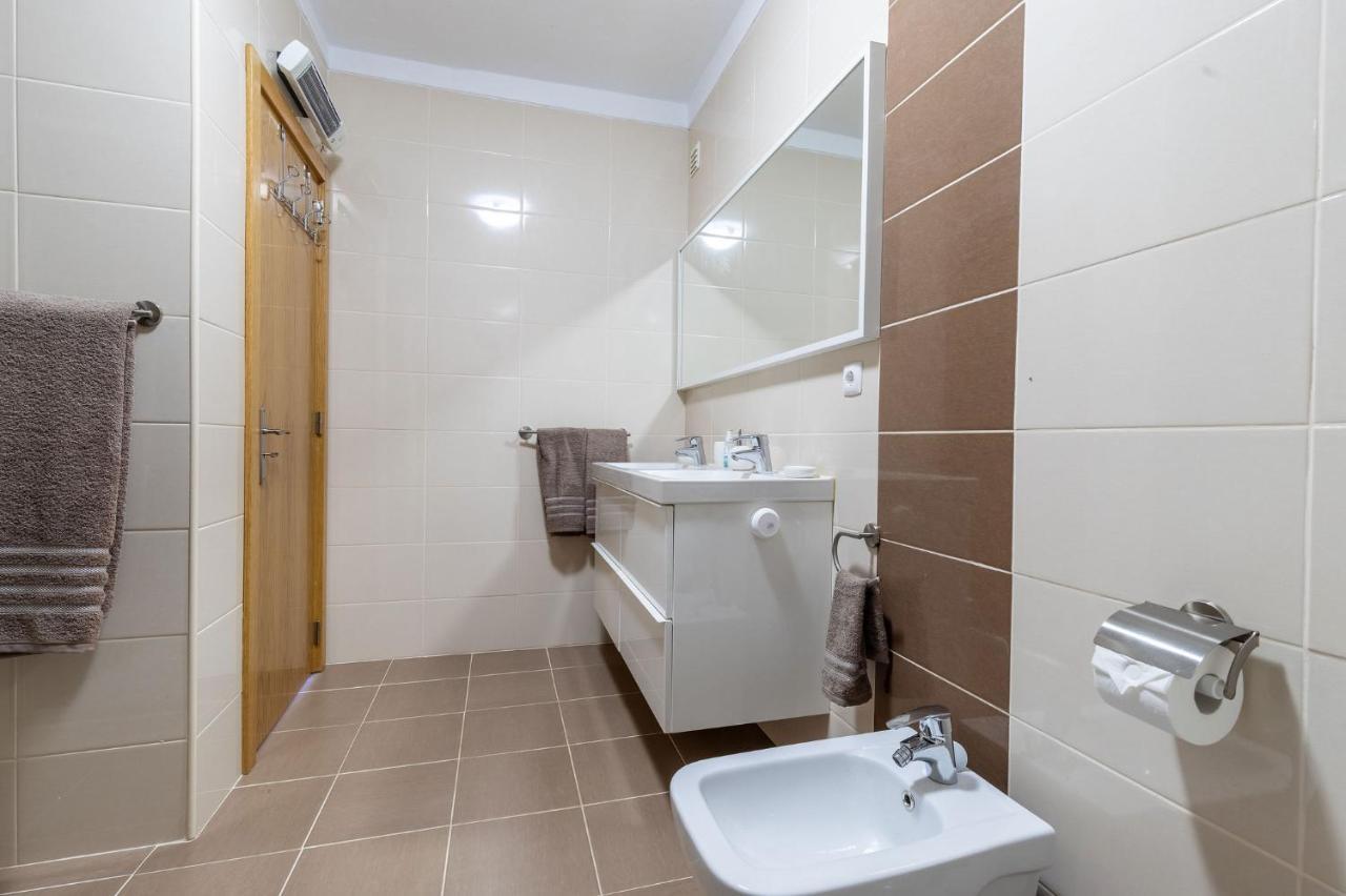 Lovely One Bedroom Apartment In Alvor Exterior photo